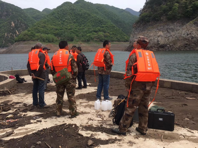 山西省地質(zhì)調(diào)查院派出專家團(tuán)隊(duì)參加山西歷山國家級自然保護(hù)區(qū)混溝綜合調(diào)查工作 圖片二_調(diào)整大小.jpg